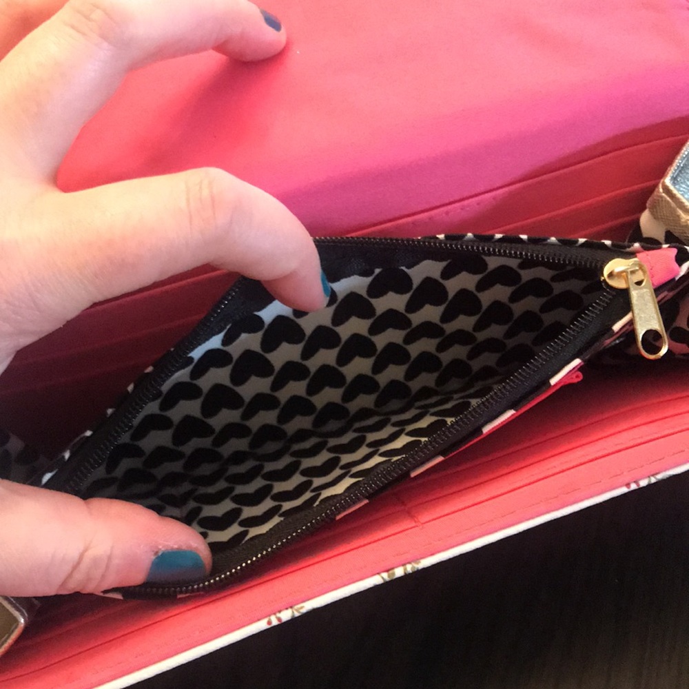 Pretty Wallet 🌸 - Picture 6 of 9
